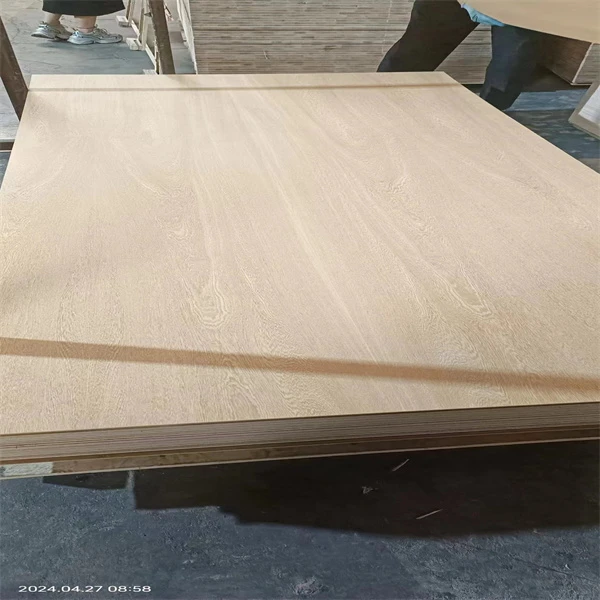 China Cheap Price Commercial Plywood 18MM Plywood