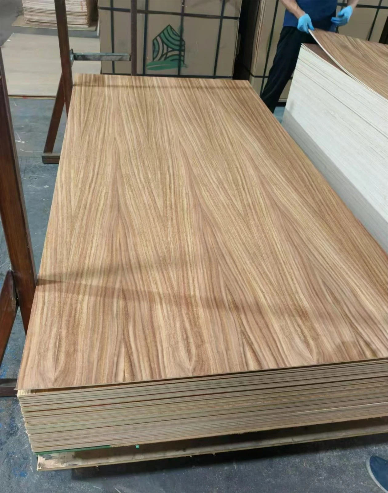 High Quality 4x8' Parota Plywood Sheet