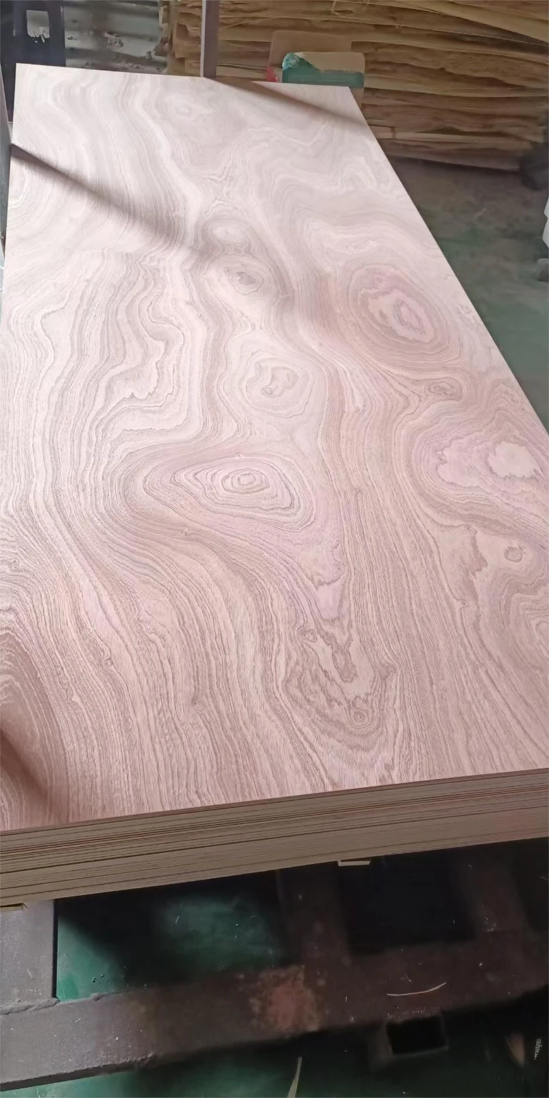 Natural Decorative Grade Sapele Plywood 4*8