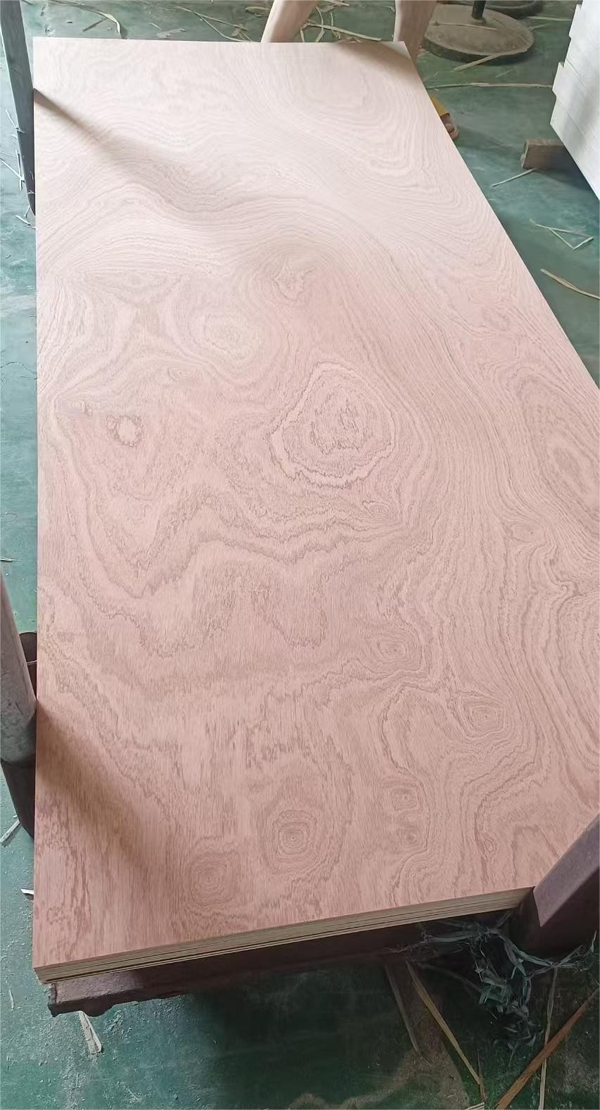 Natural Decorative Grade Sapele Plywood 4*8