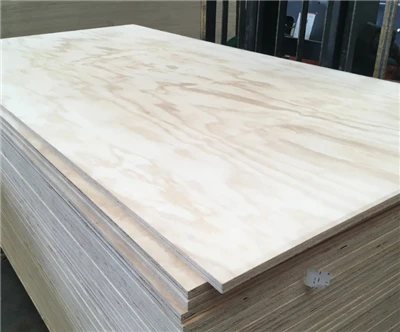 Radiate Pine Plywood Commercial Wood Veneer Multilayers Board