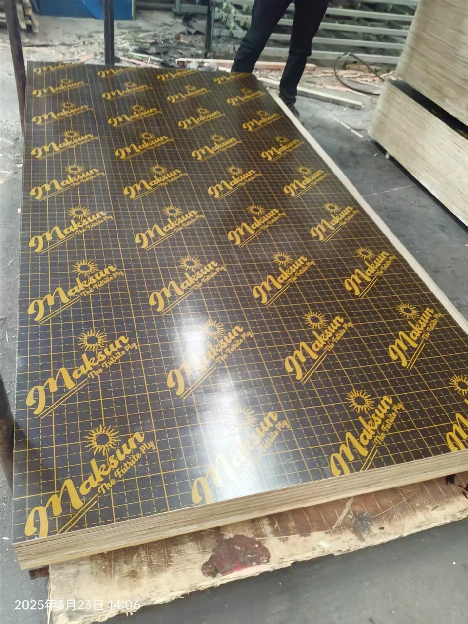 Wholesale Phenolic Poplar Core Shuttering Film Faced Plywood Construction Plywood